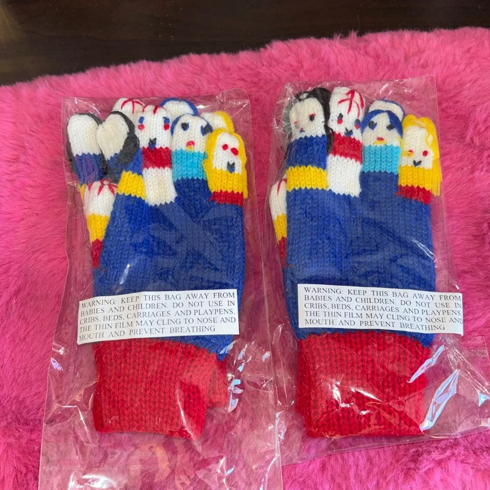 NWT 2 PAIRS people finger knit kid gloves with different people on each finger w